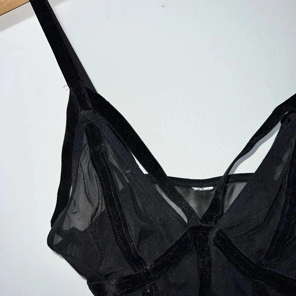 Lace with velvet details Bodysuit  SizeXS - Picture 9 of 10